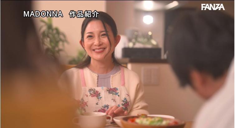 一色桃子